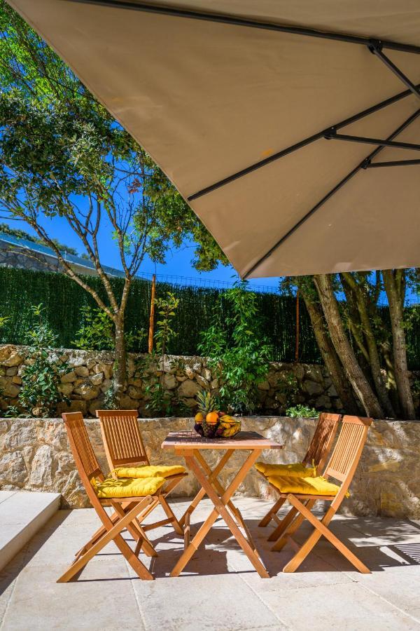 Stone House Leani