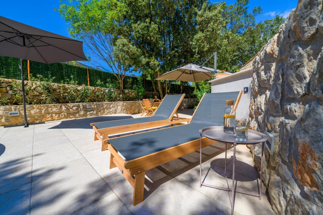 Stone House Leani *